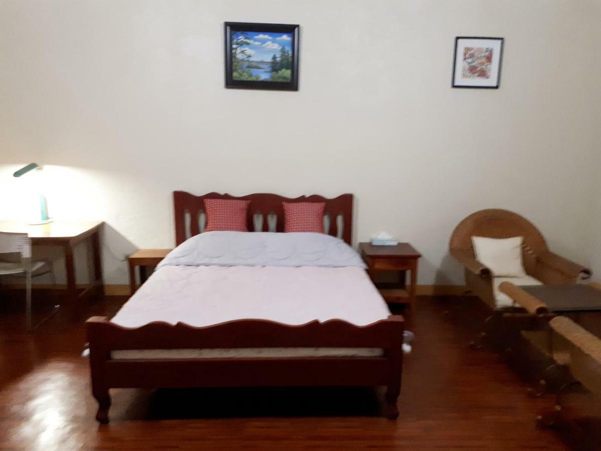 Minine Guesthouse Silang Exterior foto