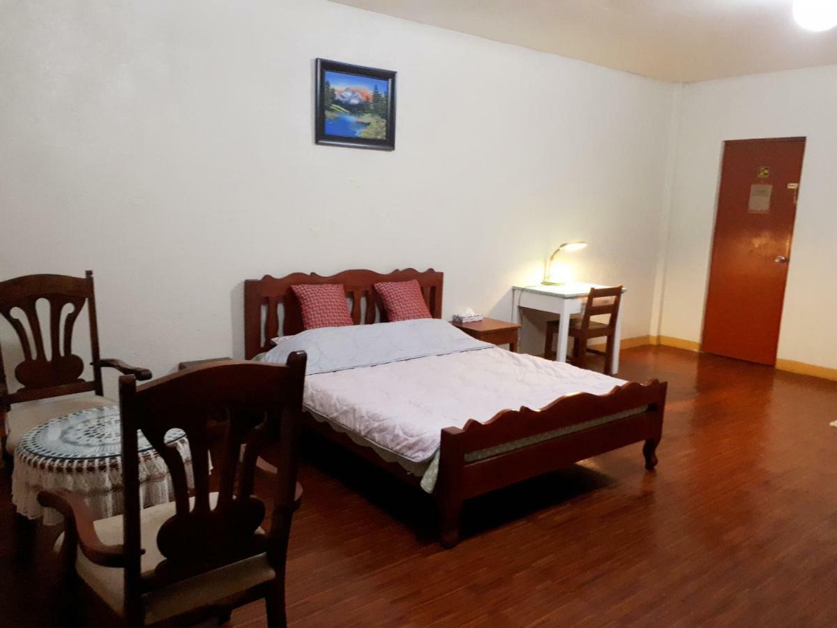 Minine Guesthouse Silang Exterior foto