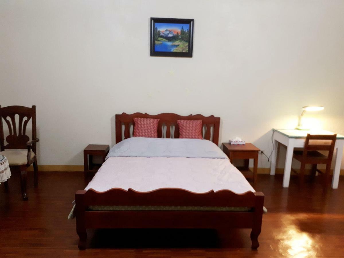 Minine Guesthouse Silang Exterior foto