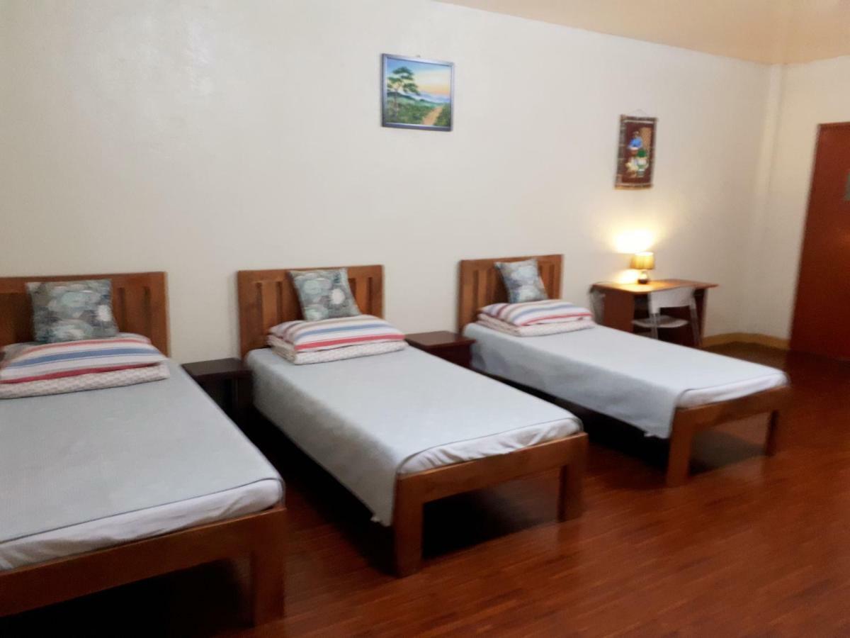 Minine Guesthouse Silang Exterior foto