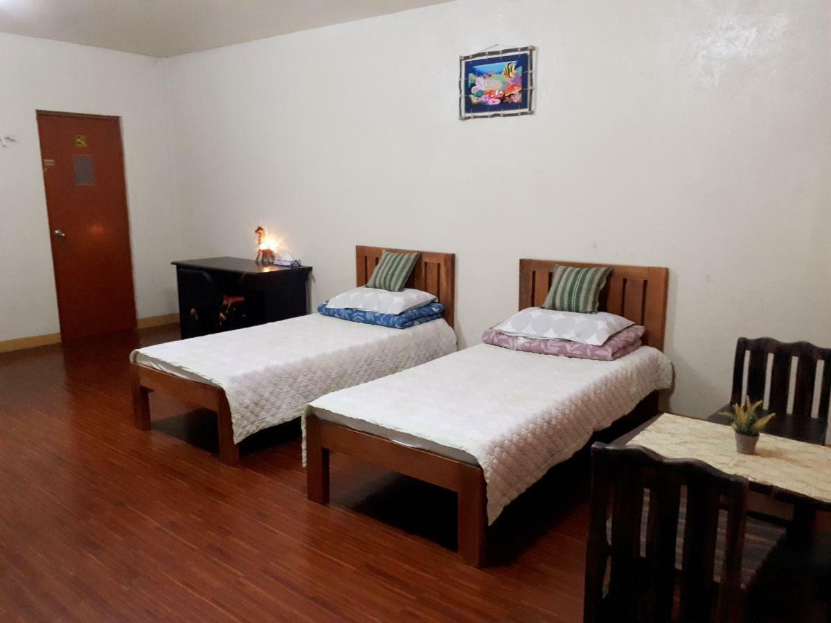 Minine Guesthouse Silang Exterior foto